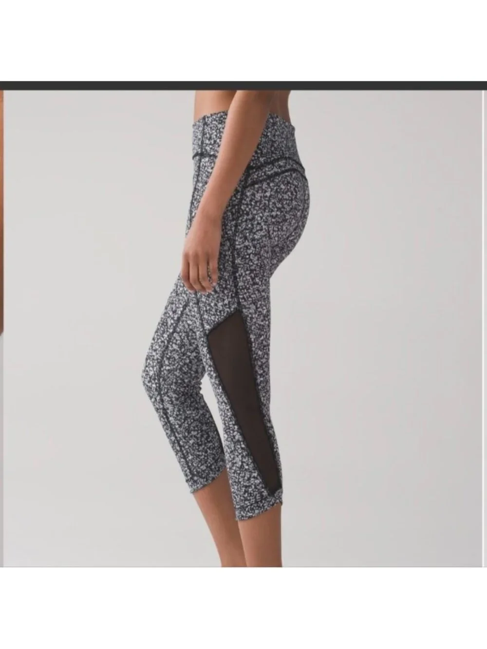 Lululemon Sole Training Crop Daisy Dust Alpine White Black / Black